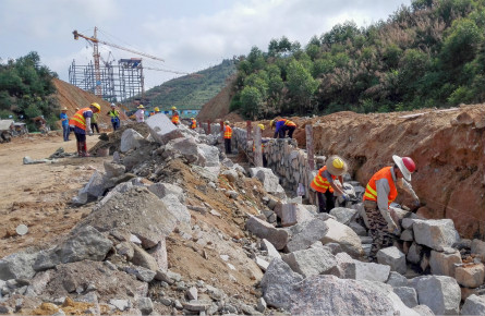 建設生活垃圾焚燒發電廠