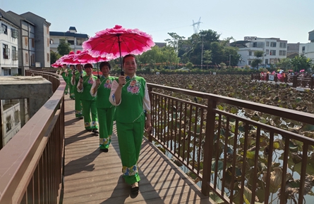 歌舞頌祖國 旗袍秀風采