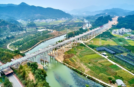 西馬大橋吊裝橋梁